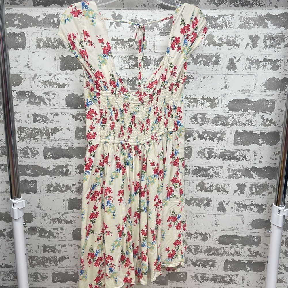 Hollister Floral Print Mini Dress Cream & Red Cap Sleeve Size Small - Picture 2 of 5